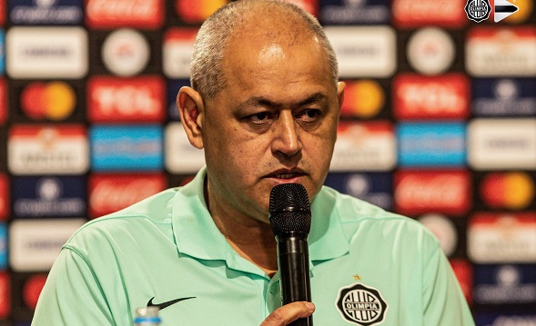 “Chiqui” Arce confronta críticas tras victoria de Olimpia