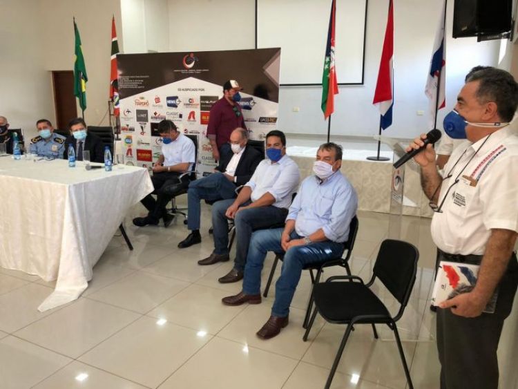 Ministro Acevedo escuchó inquietudes de comerciantes y autoridades en Pedro Juan Caballero