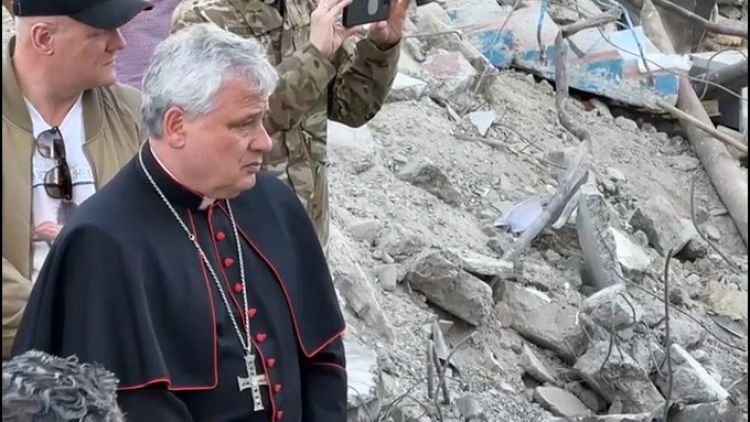 "Faltan lágrimas, faltan palabras" dice el cardenal Krajewski tras visitar Bucha y Borodianka