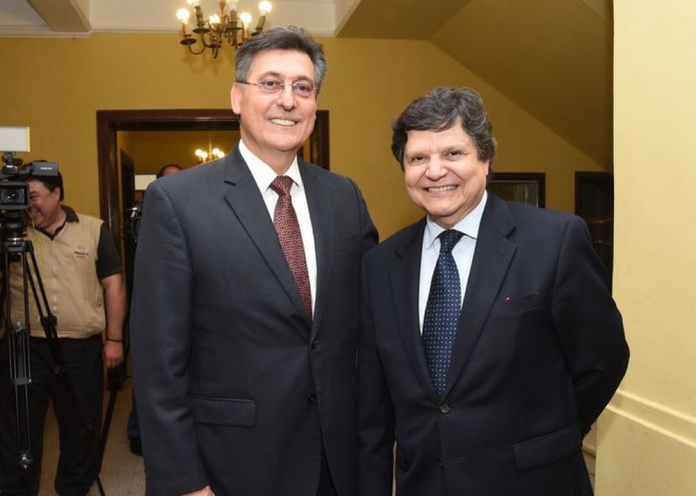 Euclides Acevedo blanquea a su asesor, procesado por un caso de coima