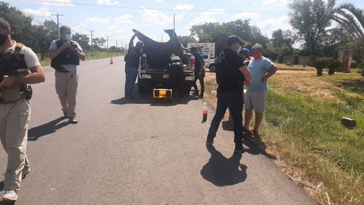 Detienen a dos personas que transportaban marihuana en una camioneta