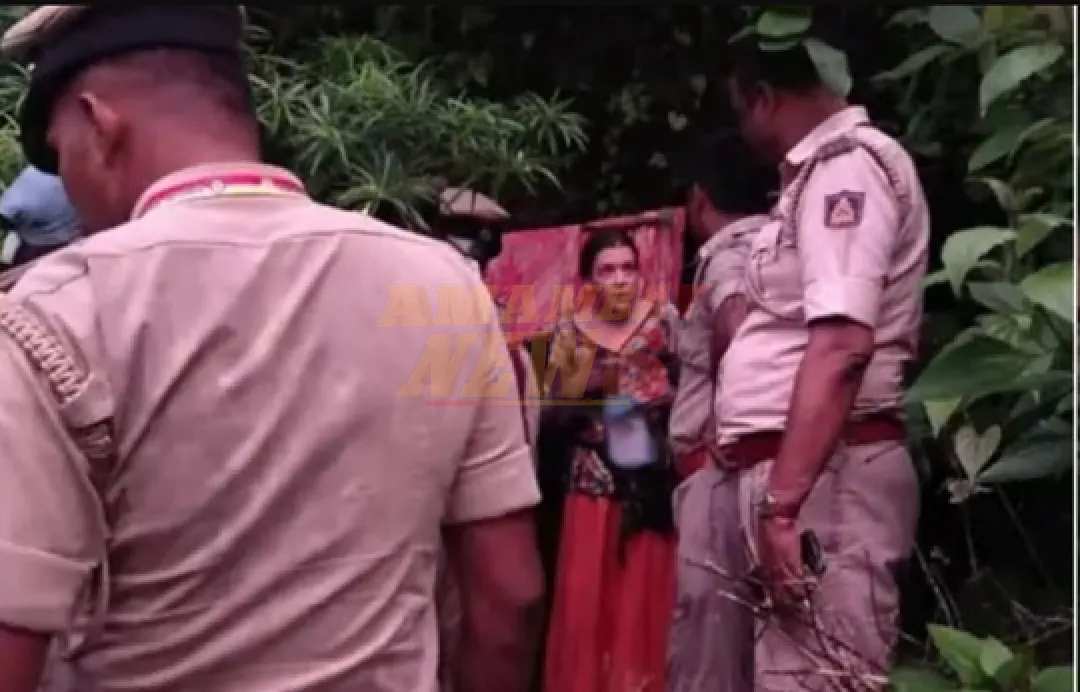Vivían en una cueva y comían solo fideos: hallan en India a una mujer rusa con sus hijas