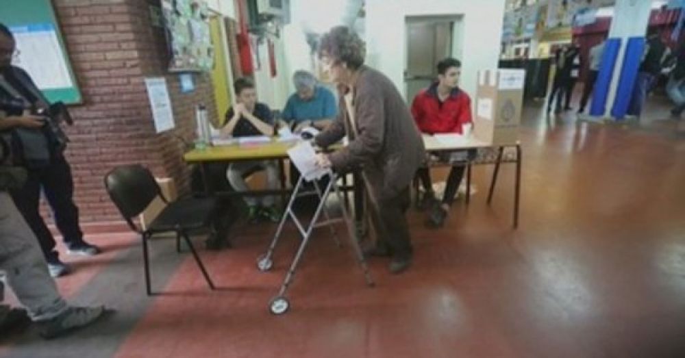 Cierran los centros electorales en Argentina para los comicios presidenciales