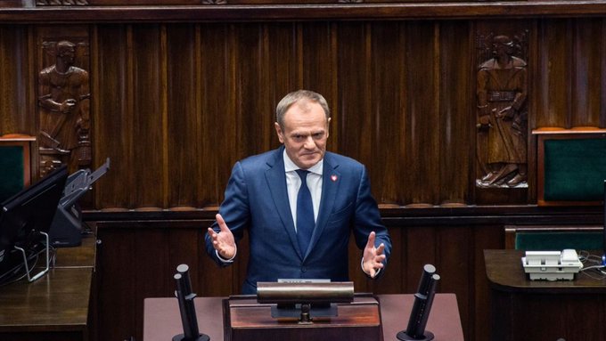 Donald Tusk jura como primer ministro en Polonia
