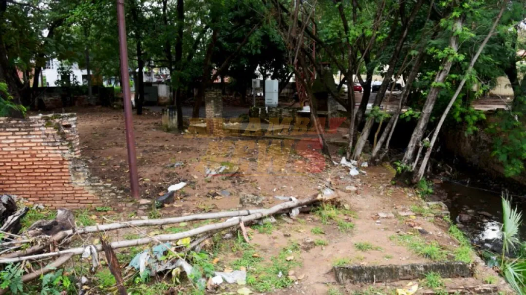 Fustigan a Nenecho por las obras de desagüe pluvial que no avanzan