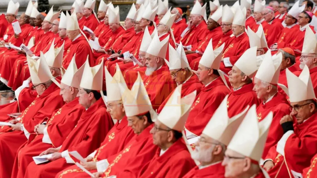 Cardenales se reunirán dos veces el lunes previo al cónclave