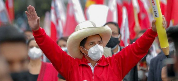 Izquierdista Castillo cierra campaña con llamado a defender el voto en Perú