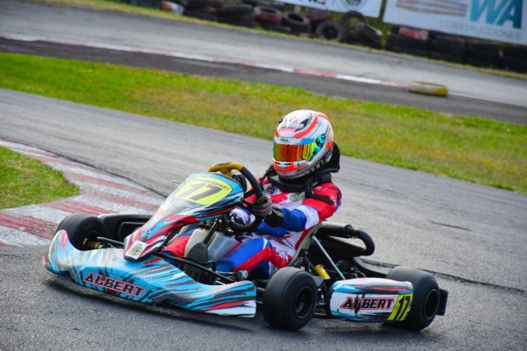 Joven promesa paraguaya del karting compite en Suecia