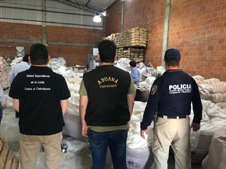 Incautan 35 toneladas de azúcar de presunto contrabando en Limpio
