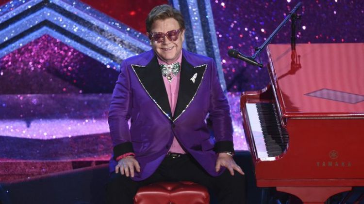 Elton John aplaza conciertos en Europa por lesión de cadera