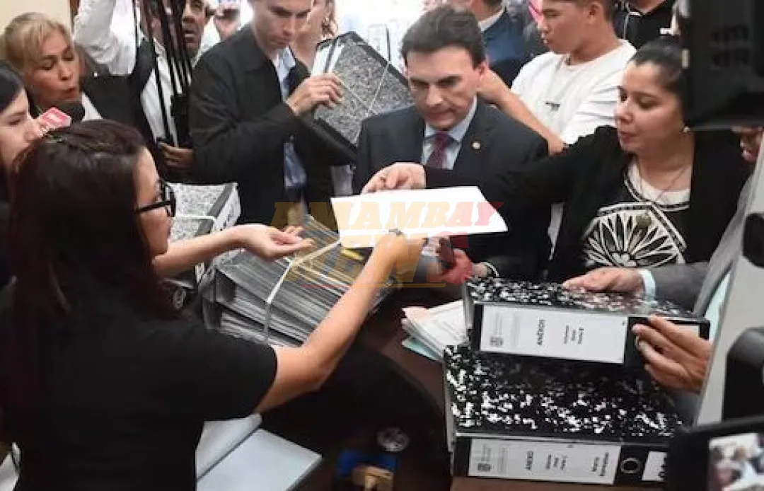 Carlos Pereira entrega informe de la intervención a la Municipalidad de Asunción