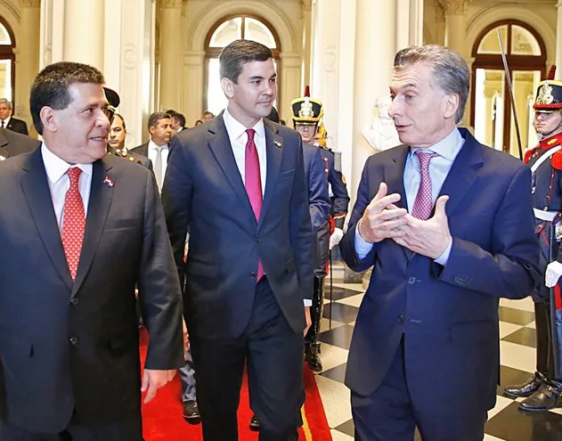 La mayor traición a la patria de Santi Peña: el acuerdo Cartes-Macri de Yacyretá