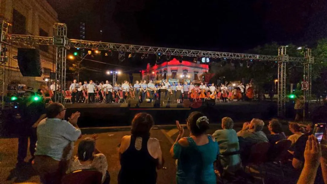 Gran Orquesta del Gobierno celebró 36 años de democracia en Paraguay