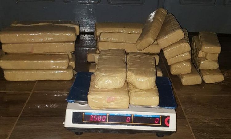 Hallan carga de marihuana a orillas del río Paraná en CDE