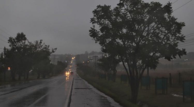 Clima fresco a cálido y lluvioso para este lunes