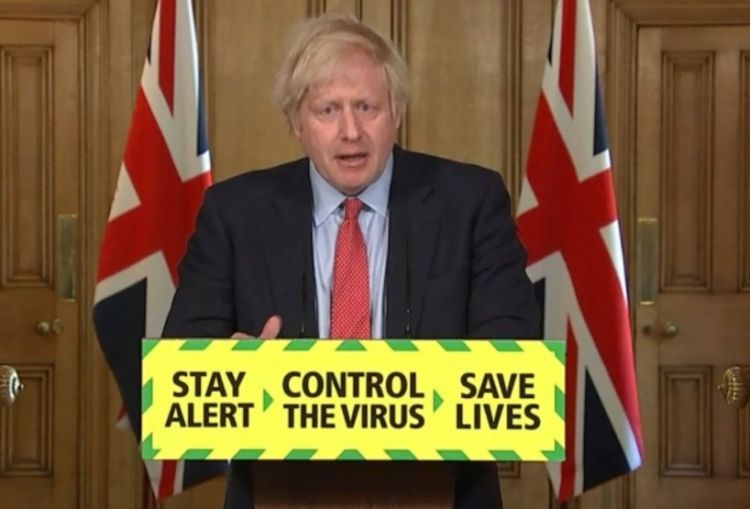 Boris Johnson ordena cerrar bares