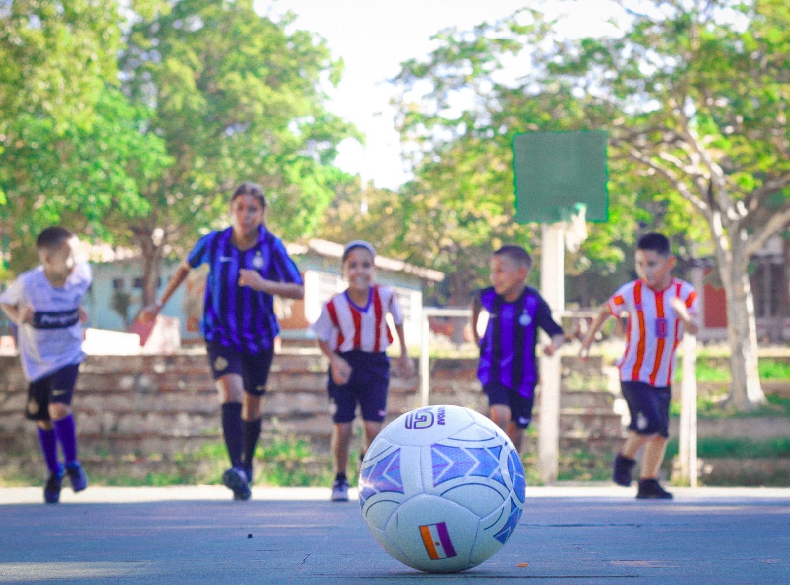 invitan a empresas a inscribir a sus equipos en campeonato a favor de niños y niñas