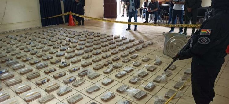 Confiscan más de 278 kilos de cocaína y una avioneta en Bolivia