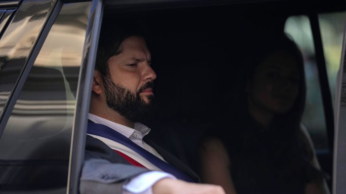 Aprobación de Boric continúa a la baja y cae a 26%