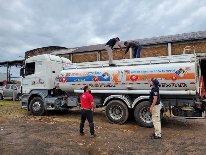 Incautan 5.000 litros de combustible de contrabando en Vista Alegre