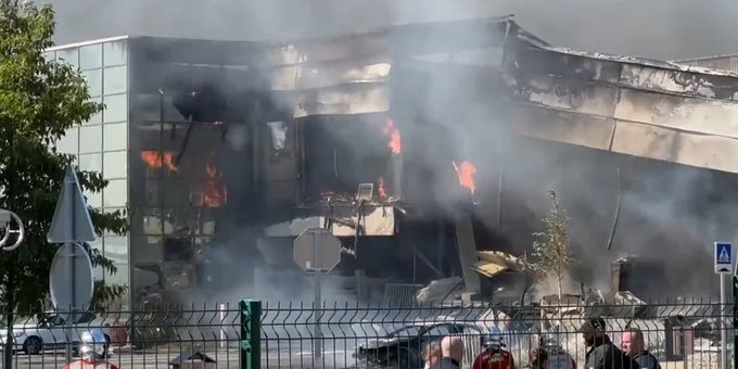 Se incendió en París el Mercado Internacional de Rungis, el almacén de productos agrícolas más grande del mundo