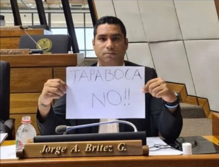 Diputado exige revelar datos confidenciales sobre compra de vacunas