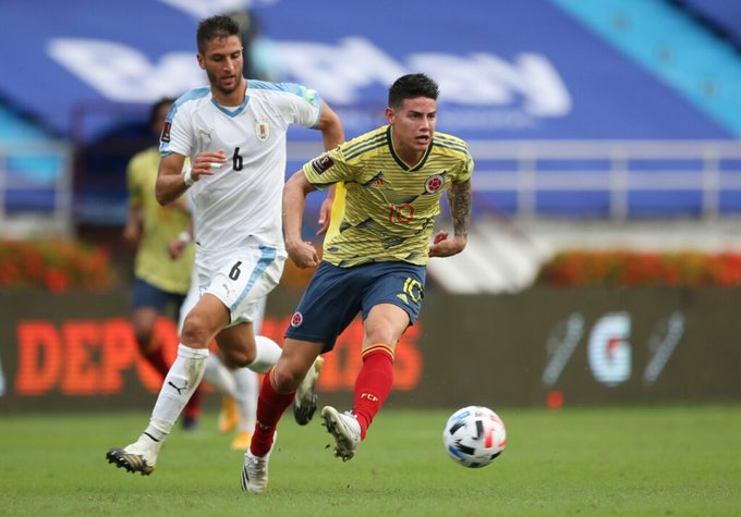El rudo Uruguay de Bielsa y una inspirada Colombia van por la final