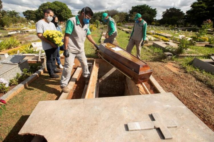 Brasil ya es segundo país con más víctimas de COVID con 41.828 muertos