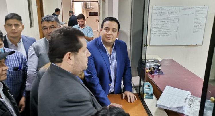 Ricardo Estigarribia inscribió su precandidatura para la Gobernación de Central