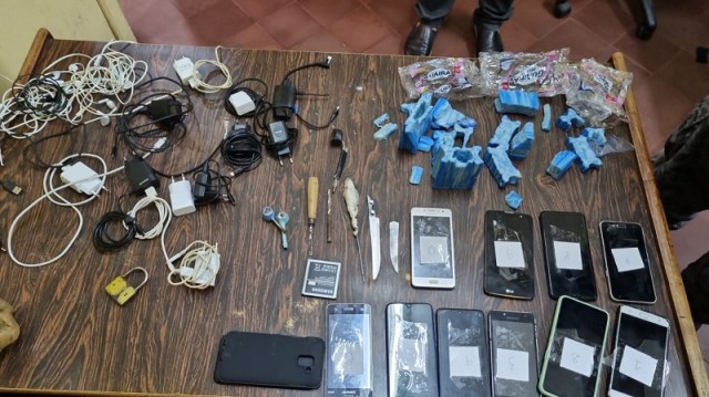Requisa en penal Esperanza deriva en incautación de teléfonos y objetos prohibidos