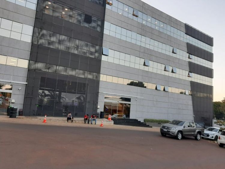 Denuncian que fábrica vinculada a Roque Santa Cruz no paga salarios
