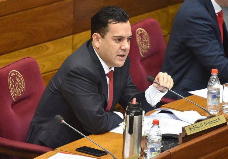 Senado rechazó tratar sobre tablas pérdida de investidura de Friedmann