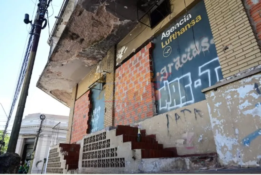 Edificio Excélsior del MEC: Consultoría revela estado crítico y recomienda su venta