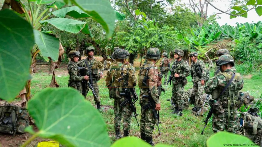 Colombia: poblado bajo poder guerrillero retiene a militares