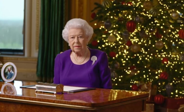 La reina Isabel está en muy buena forma, dice Boris Johnson en el G20