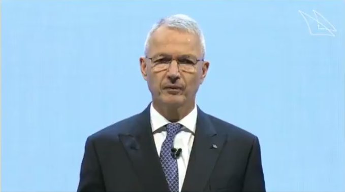 El presidente de Credit Suisse se disculpa por el colapso