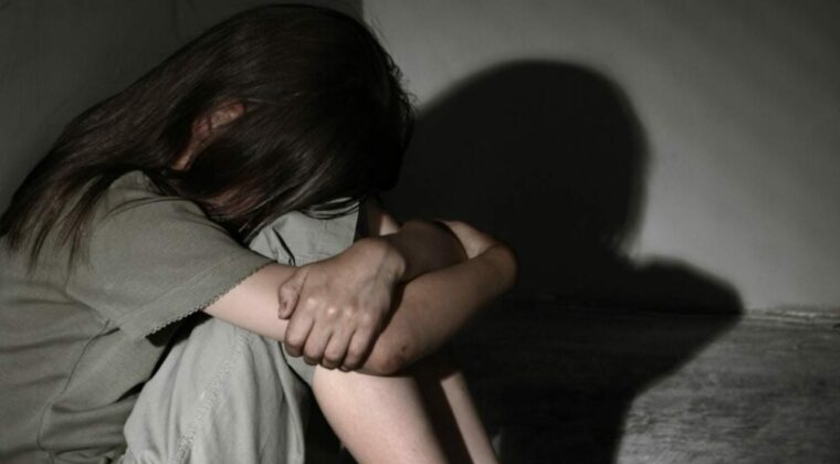 Policía irá a prisión por violar a su hijastra desde que tenía 8 años