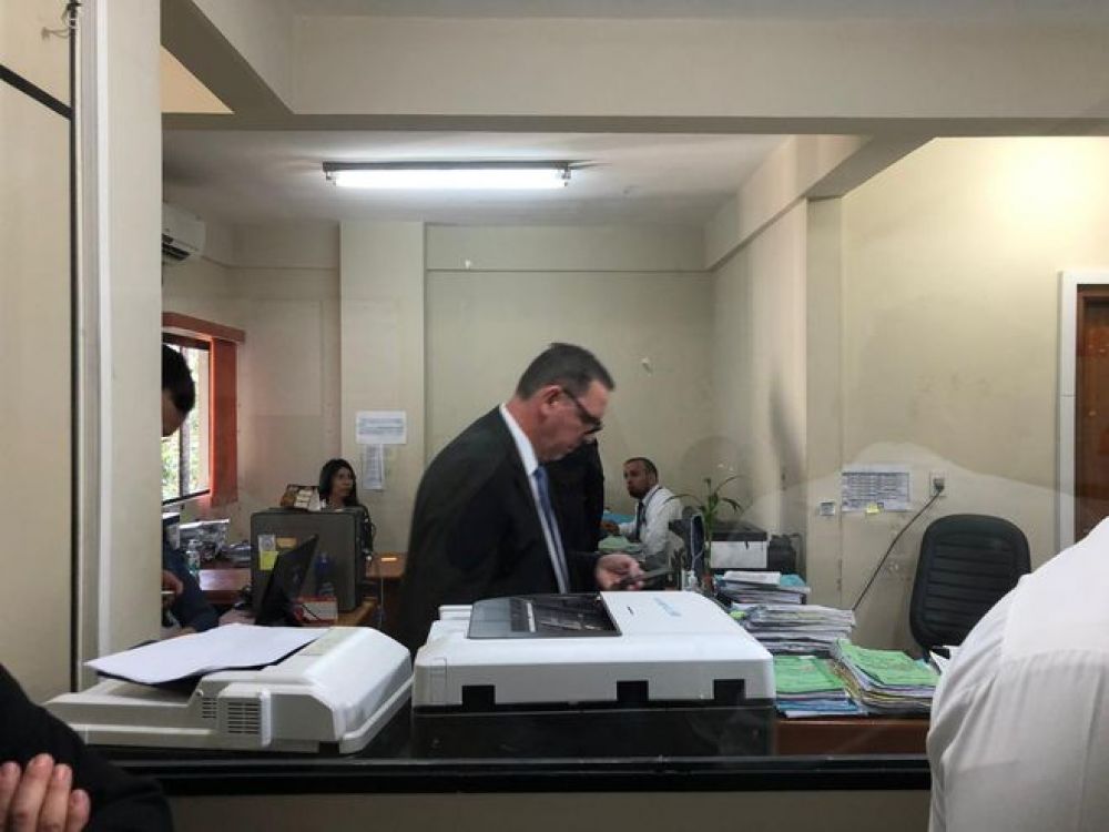 Javier Zacarías madruga para evadir a la prensa y llega media hora antes a su audiencia