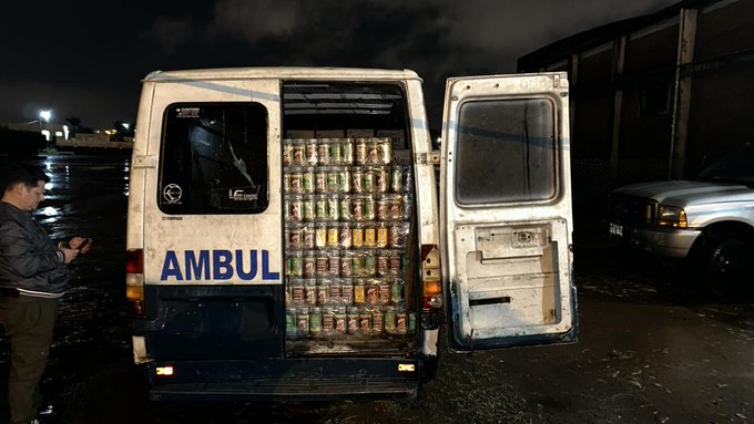 Incautan falsa ambulancia que transportaba contrabando