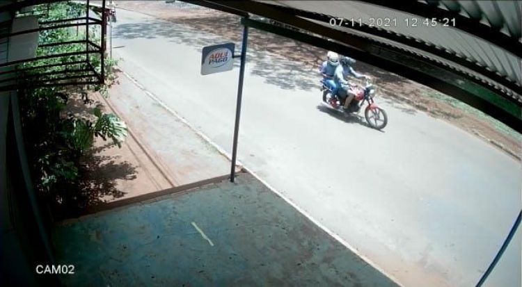Motochorros casi matan a un hombre que se resistió a asalto en CDE