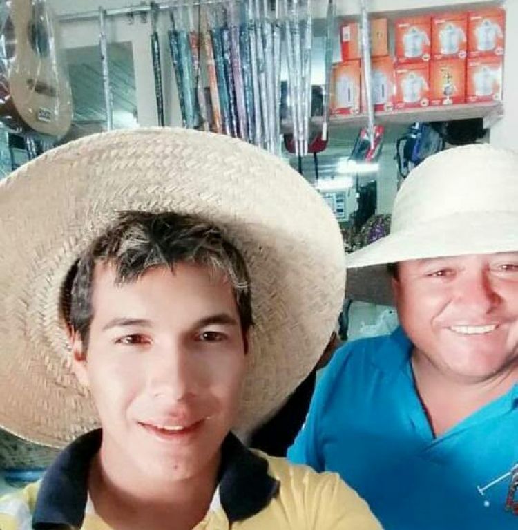 Craliño y Nelson les desea a todos los amambaienses un feliz 2022