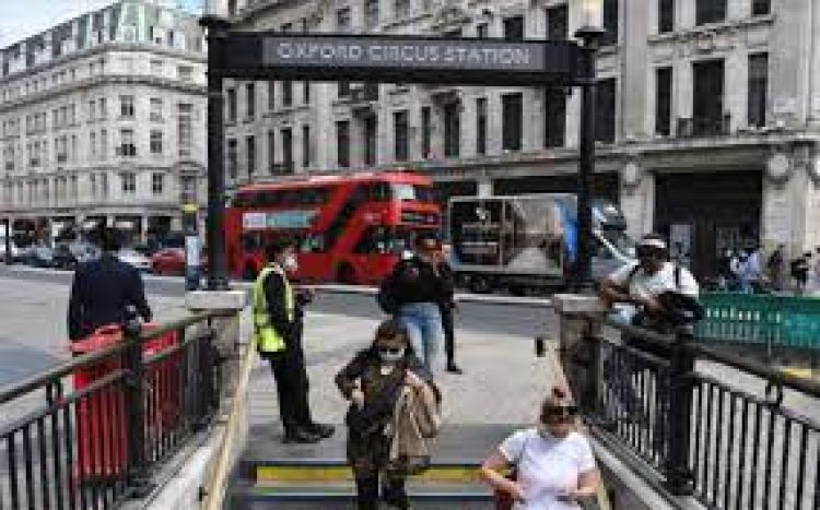 Inglaterra planea eliminar todas las restricciones por el COVID-19 a partir de marzo