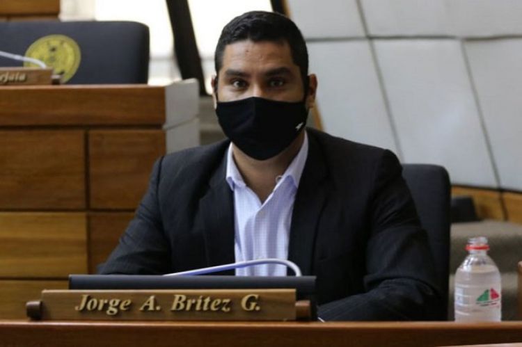 Diputado denuncia que en acunday construyen "Letrinas de oro"