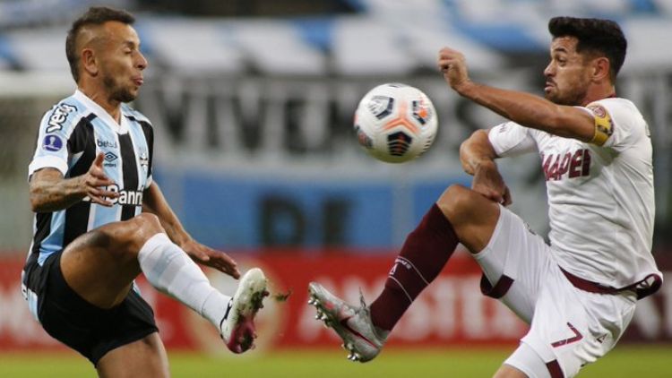 Lanús cayó en su visita a Gremio y quedó al borde de la eliminación