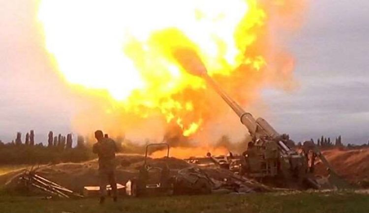 Fuerzas de Azerbaiyán bombardean capital de Karabaj y dejan varios heridos