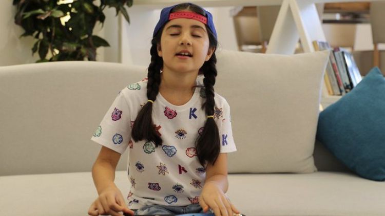 Pequeña DJ de Dubái se abre camino en competencia mundial