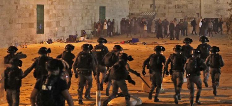 Más de 180 heridos en choques entre policía israelí y palestinos en Jerusalén