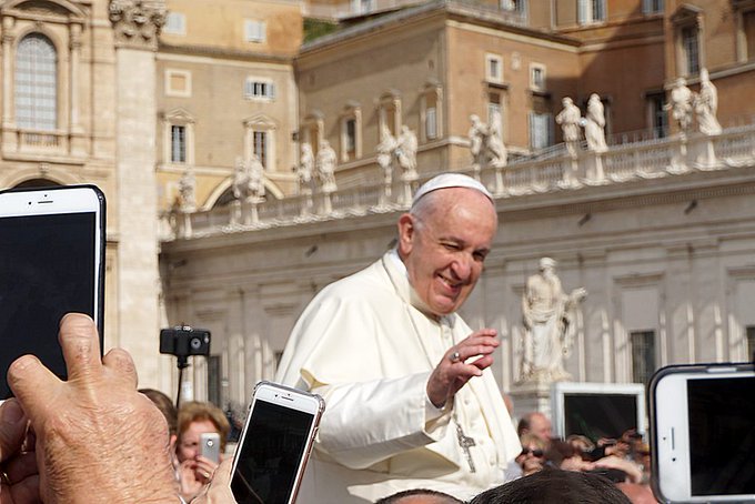 Papa Francisco tiene infección respiratoria