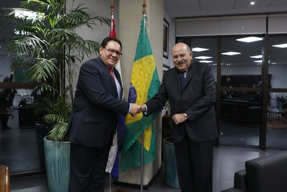 Director de Itaipú fue escrachado frente a su domicilio por pacto secreto