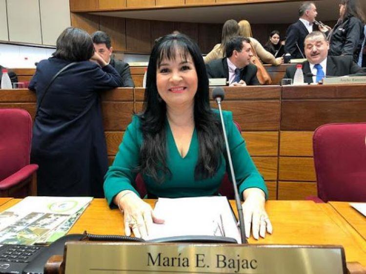 Senadora Eugenia Bajac voló con dinero del Senado paraguayo